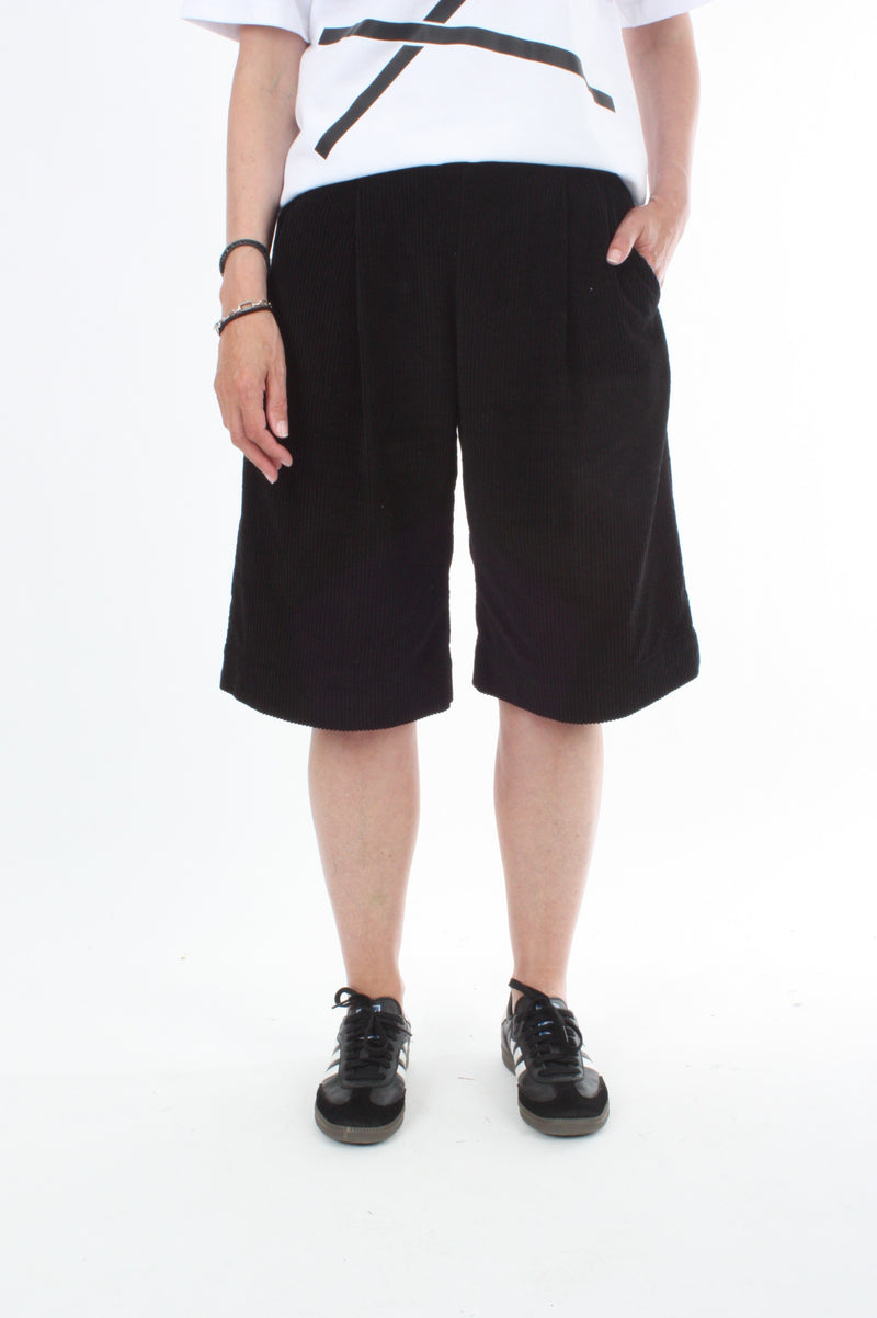 Corduroy Shorts long - Black - Pre-Order