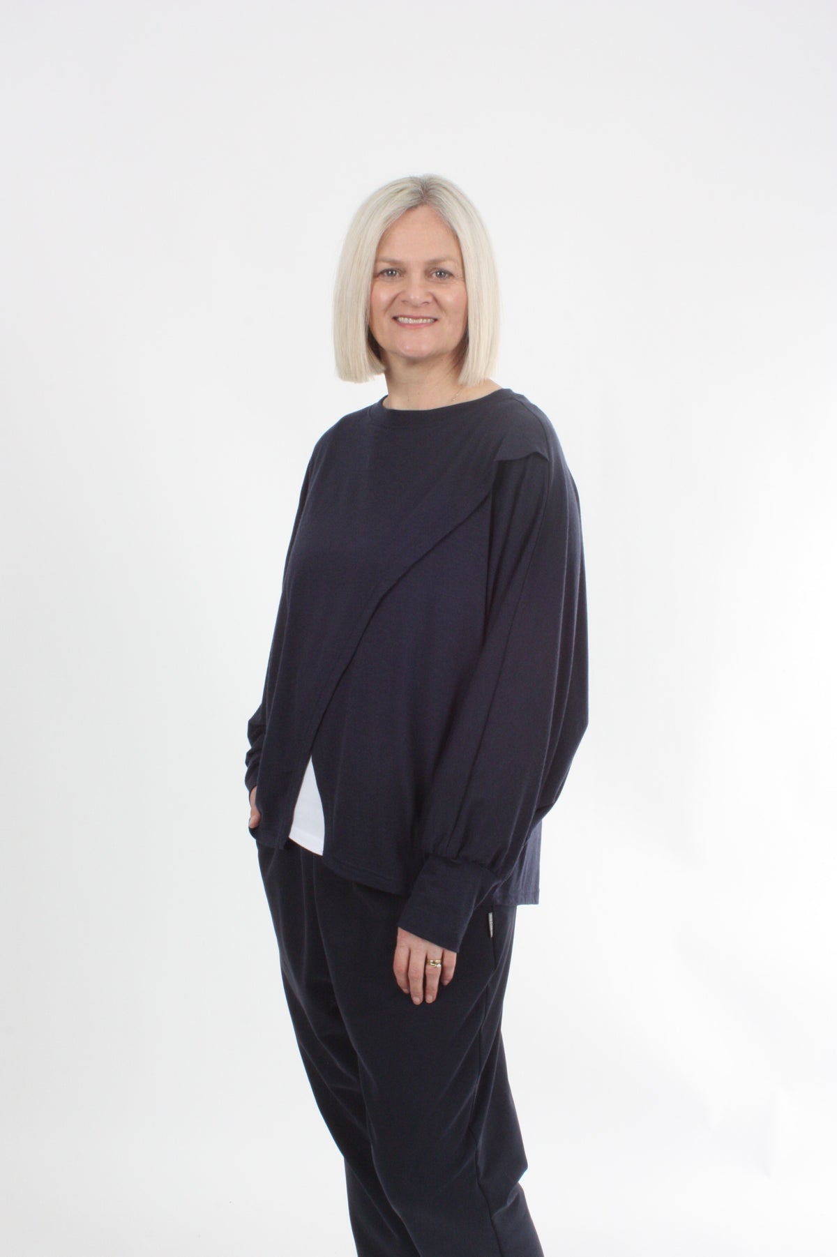 Cross Over Jumper square cut - Navy Merino