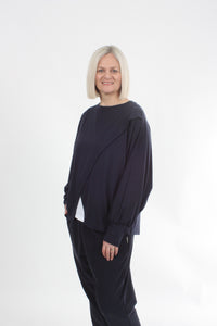 Cross Over Jumper square cut - Navy Merino