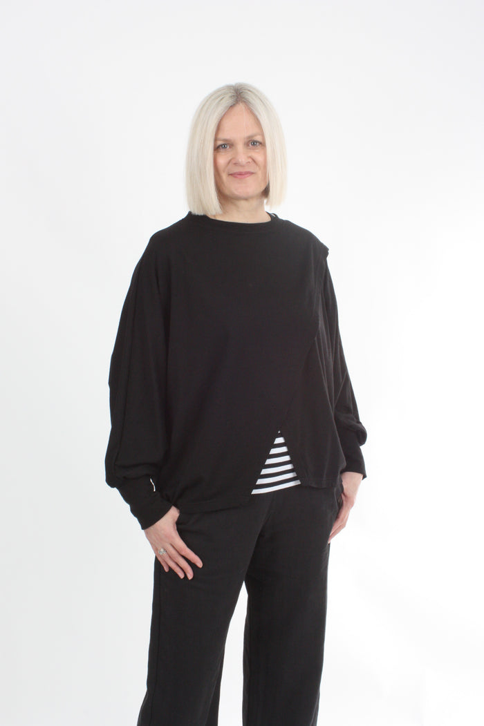 Cross Over Jumper square cut - Black Merino