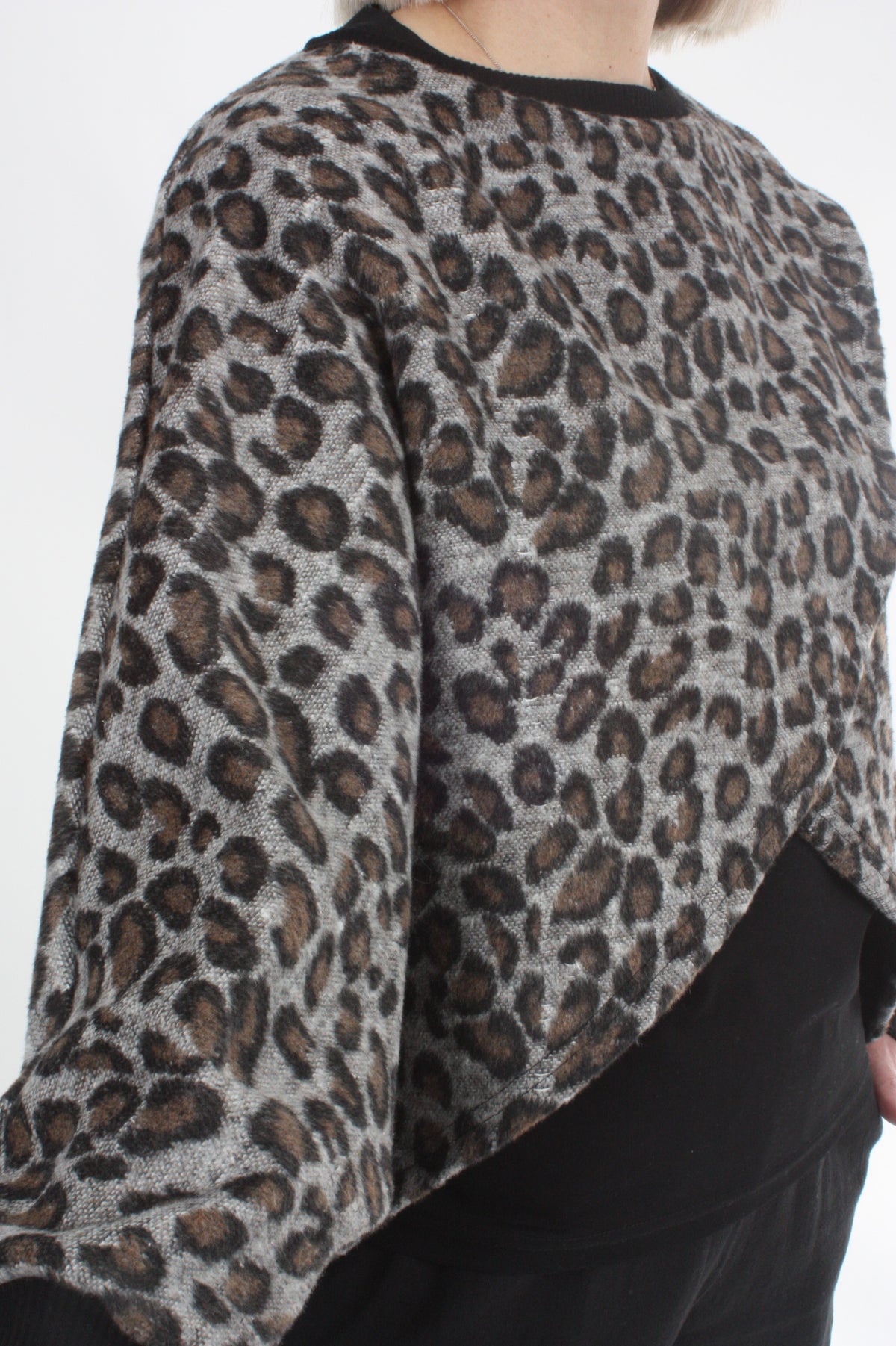 Cross Over Jumper - Leopard