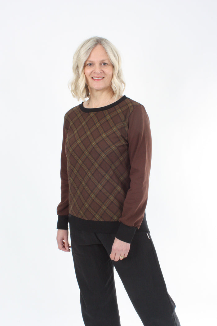 Sisters Sweater - Chocolate and Black
