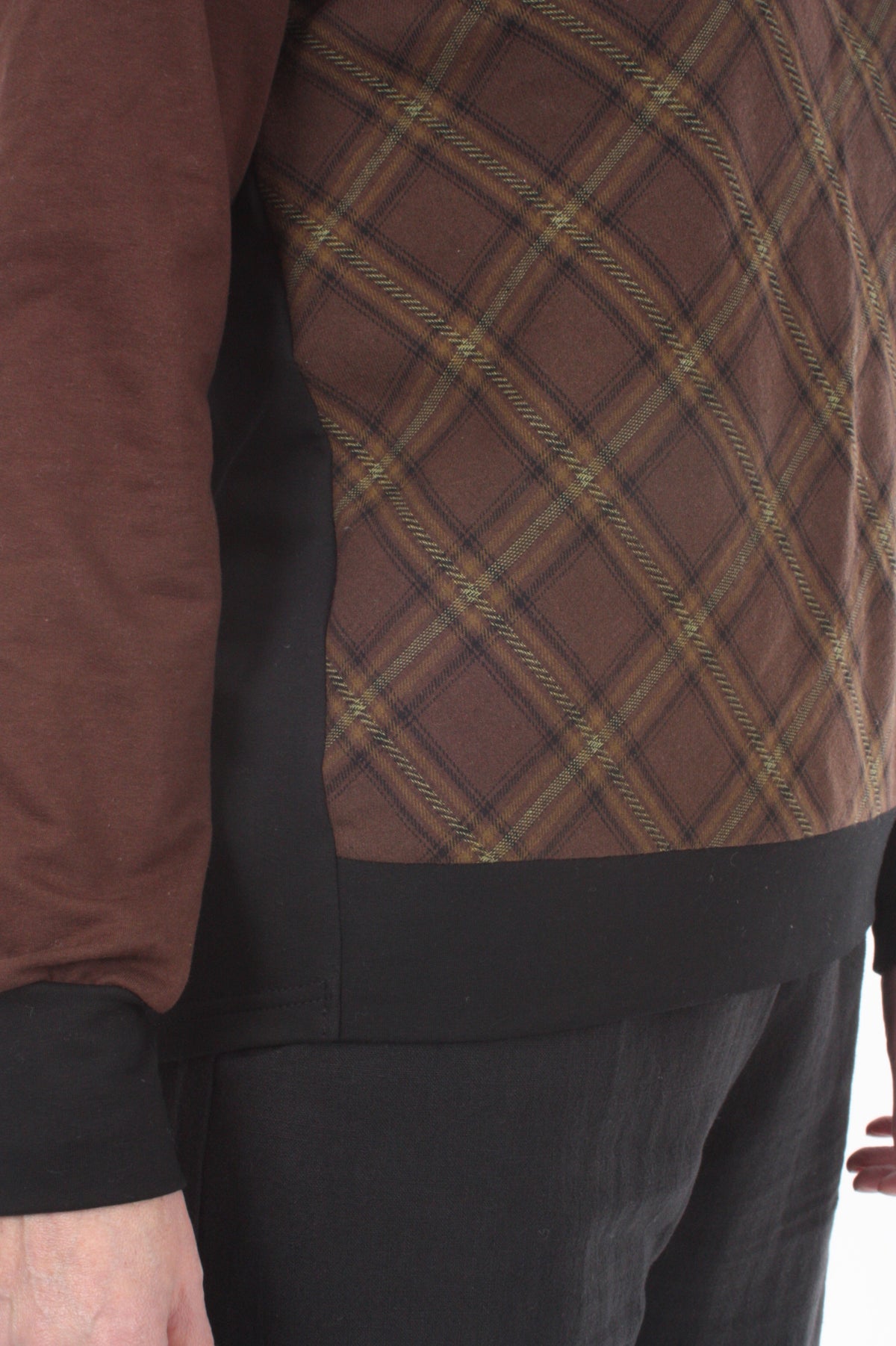 Sisters Sweater - Chocolate and Black