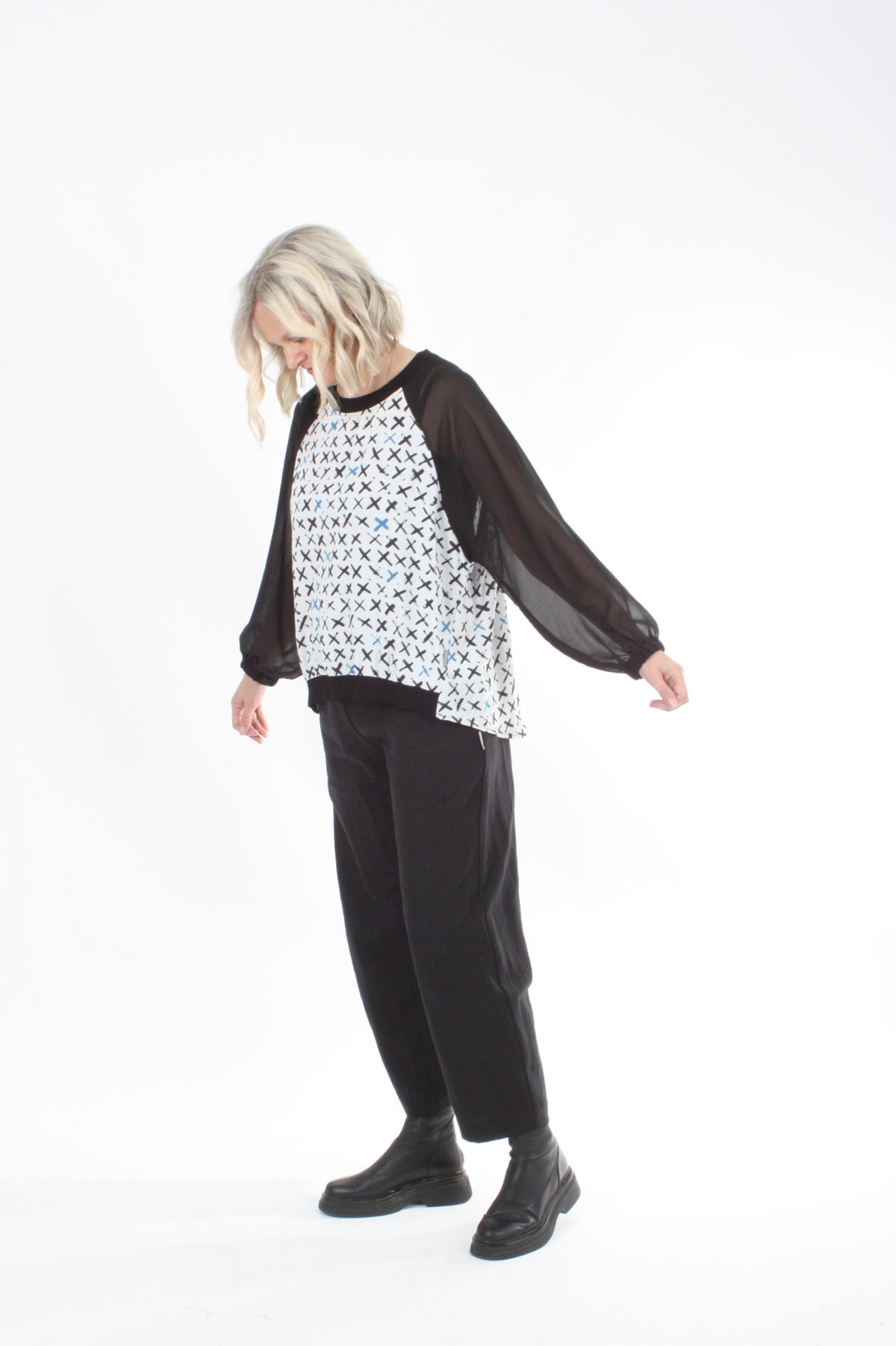 Harper Top - X print black sleeves