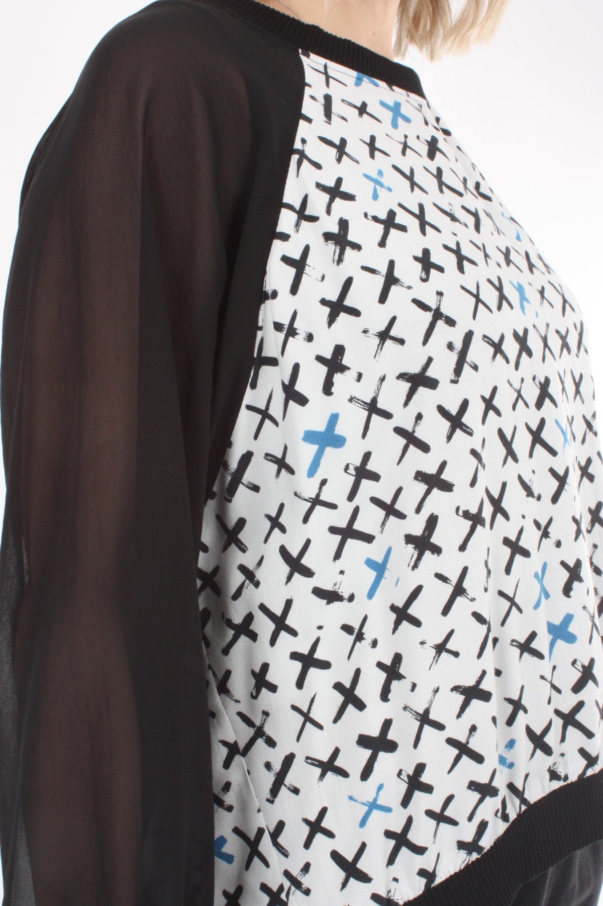 Harper Top - X print black sleeves